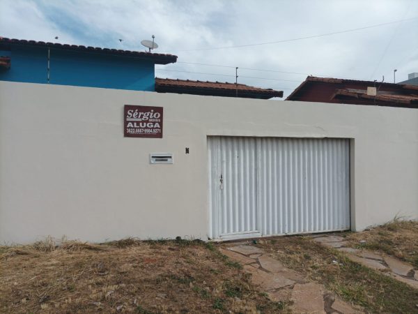 ALUGA CASA POR 1.200,00 – SETOR LESTE