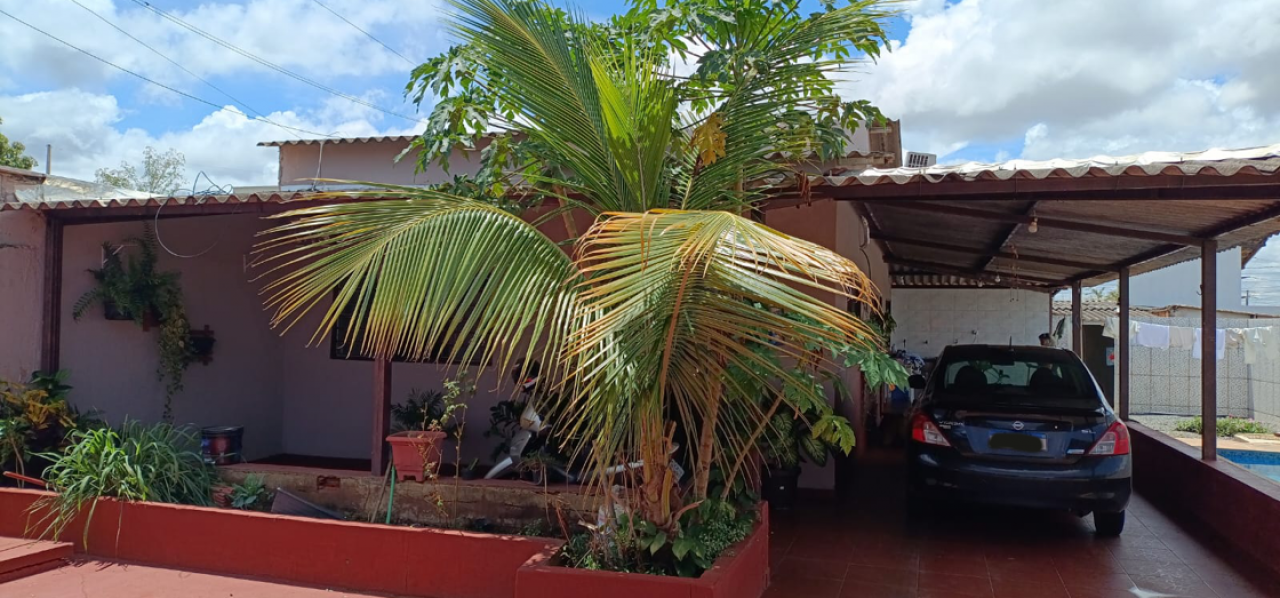 Duas Casas de Dois Quartos, com Piscina e Churrasqueira e Terreno com 390,00m2